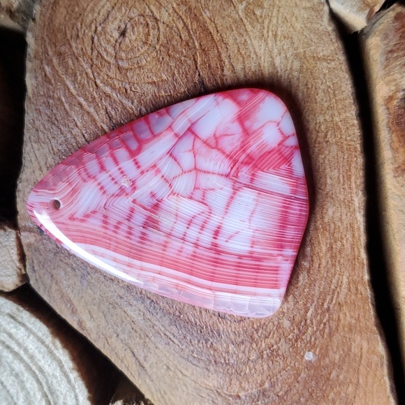 New Red White Dragon Veins Agate Shield Pendant. - Picture 2 of 7